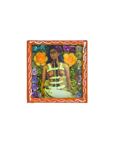Cajita-imán Frida corset (naranja)